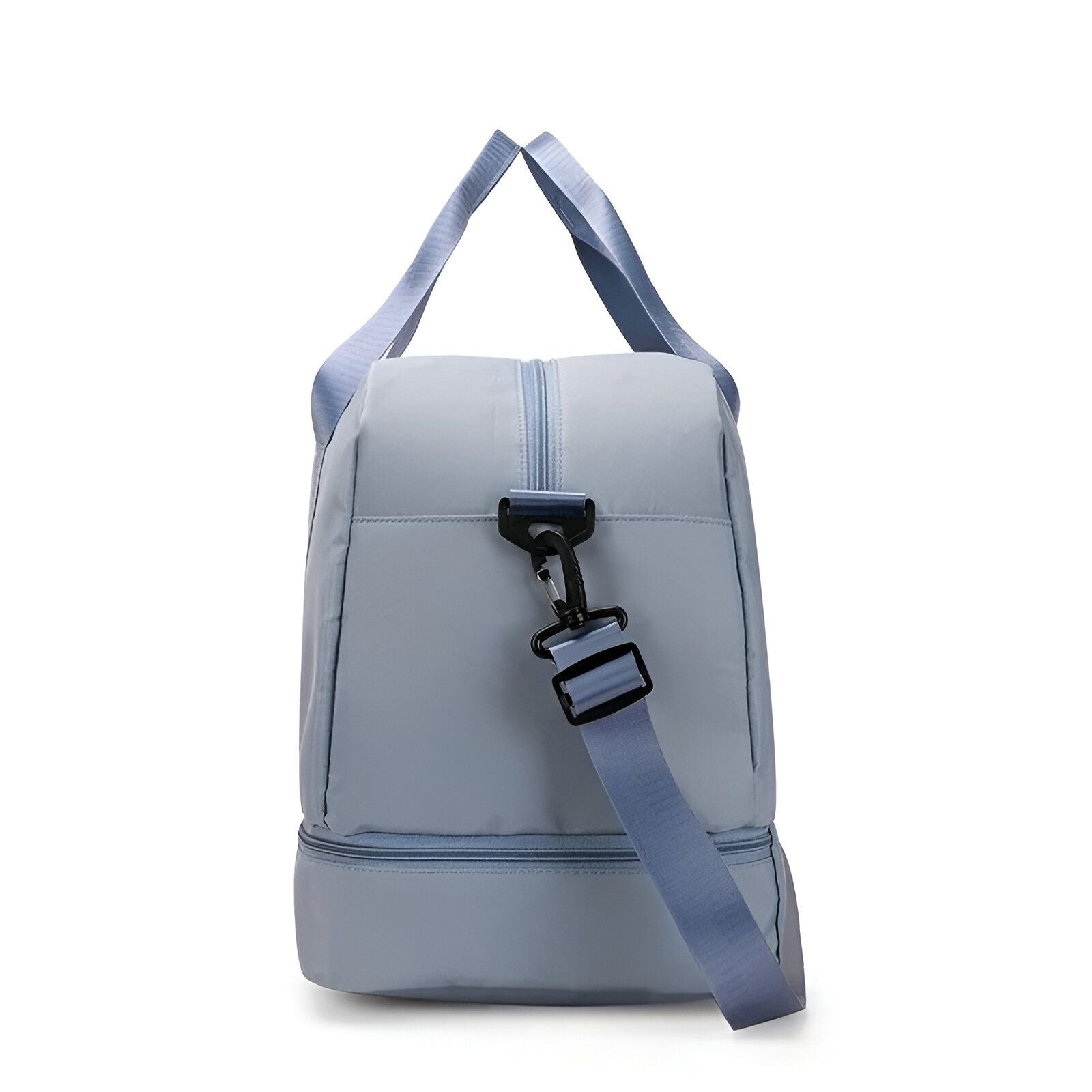 Sac de sport bleu clair avec une bandoulière.