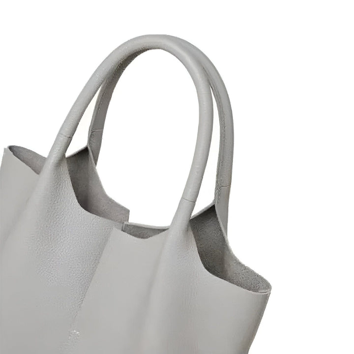 Partie supérieure et anses d'un sac cabas gris clair en matière texturée., 46193872404704,46193872437472,46193872470240,46193872503008,46193872535776