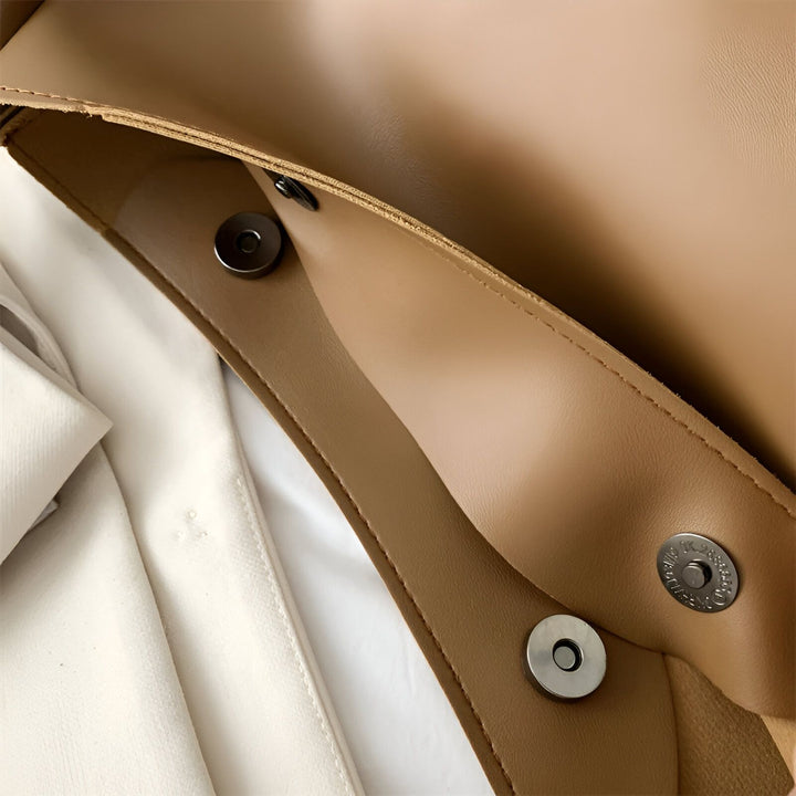 Intérieur d'un sac beige avec fermetures magnétiques, 46193879515360,46193879548128,46193879580896,46193879613664,46193879646432