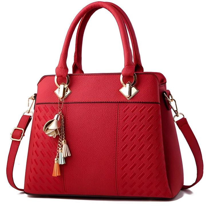 Sac à main rouge avec motif texturé, anses et bandoulière, et charm pompons., 46193874075872,46193874108640,46193874141408,46193874174176,46193874206944,46193874239712