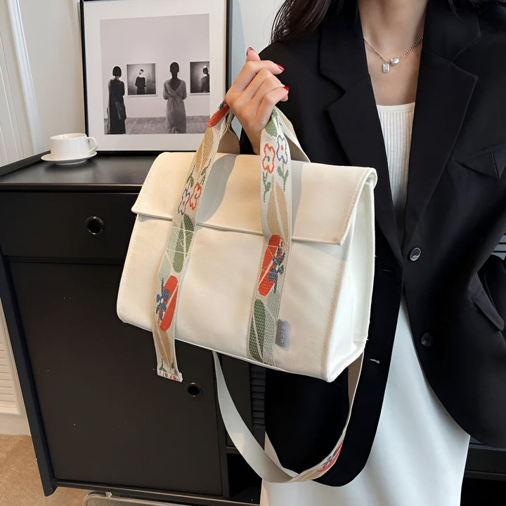 Grand sac cabas blanc cassé avec rabat et bandoulières à motifs colorés., 46193894555872,46193894588640,46193894621408,46193894654176,46193894686944