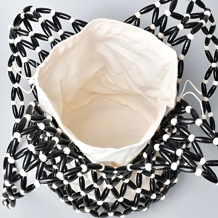 Sac à main en perles tressées noires et blanches avec une doublure intérieure en tissu blanc., 46193944821984,46193944854752,46193944887520,46193944920288
