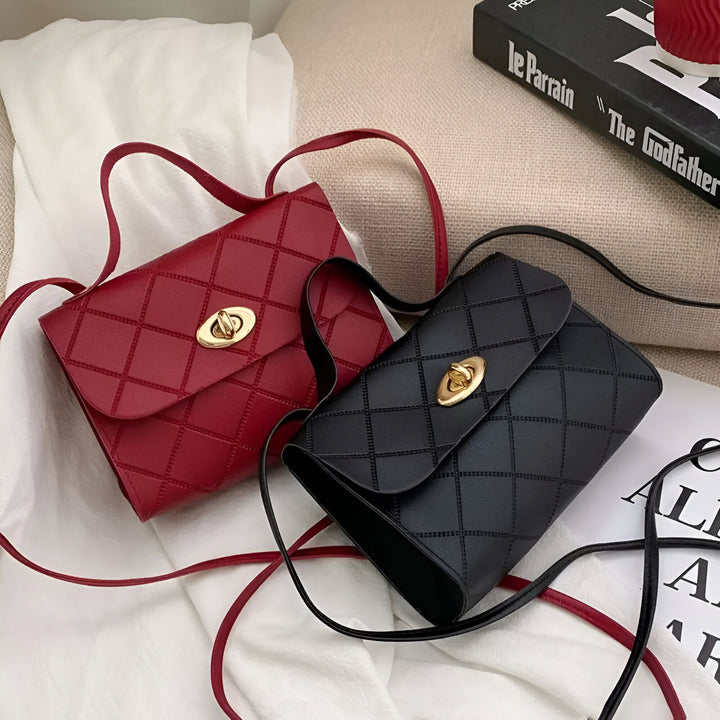 Paire de petits sacs à main matelassés rouge et noir à bandoulière, fermoir doré., 46262729408736,46262729441504,46262729474272,46262729507040,46262729539808