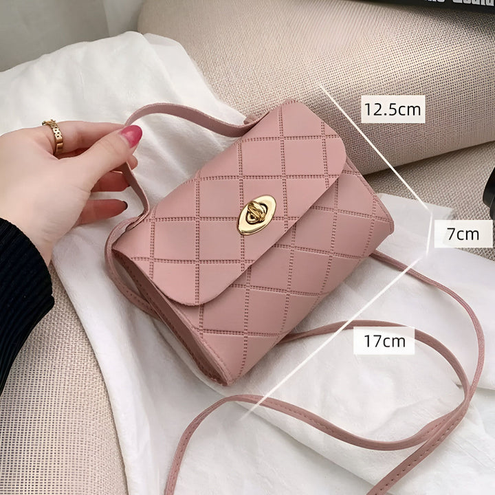 Sac bandoulière rose matelassé avec boucle dorée, 46262729408736,46262729441504,46262729474272,46262729507040,46262729539808