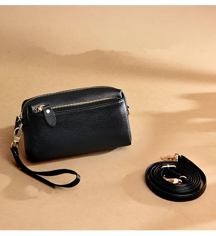 Sac noir en cuir grainé avec dragonne et bandoulière., 46266441924832,46266441957600,46266441990368