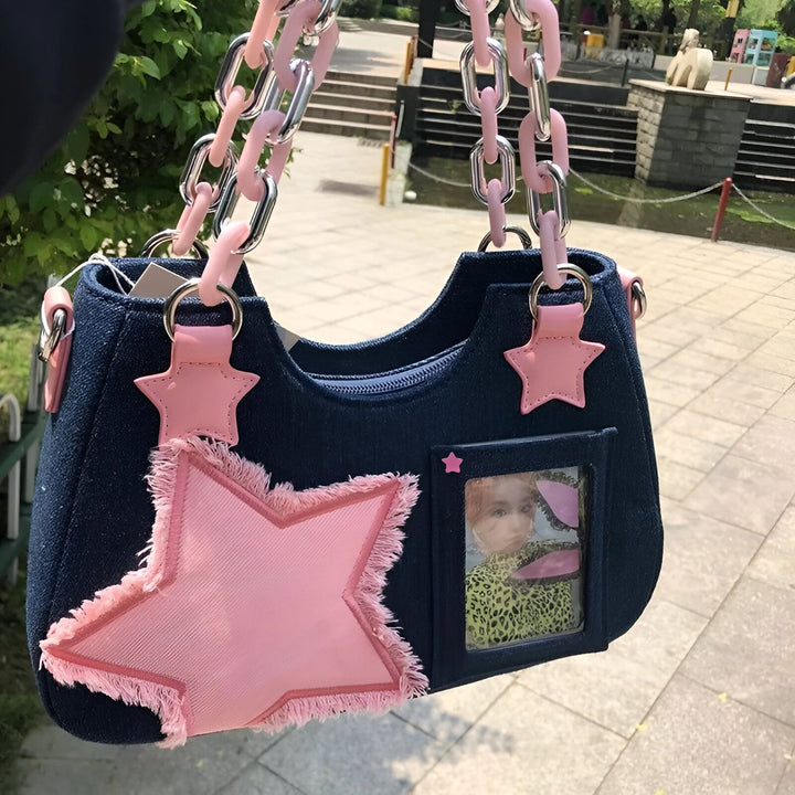 Sac à main bleu foncé avec anse chaîne rose, étoiles roses, patch étoile effiloché et poche photo., 46262992928992,46262992961760
