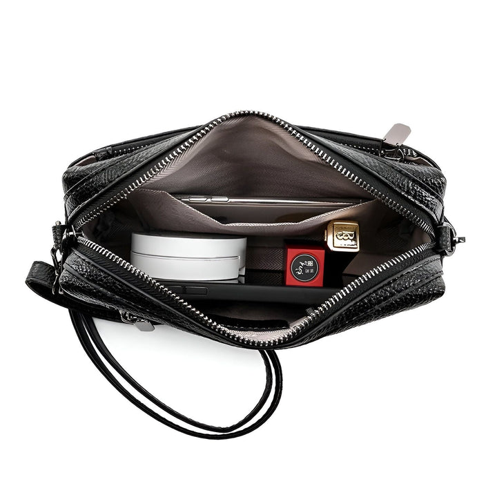 Intérieur d'un sac noir ouvert avec téléphone, compact et rouges à lèvres, 46266441760992,46266441793760