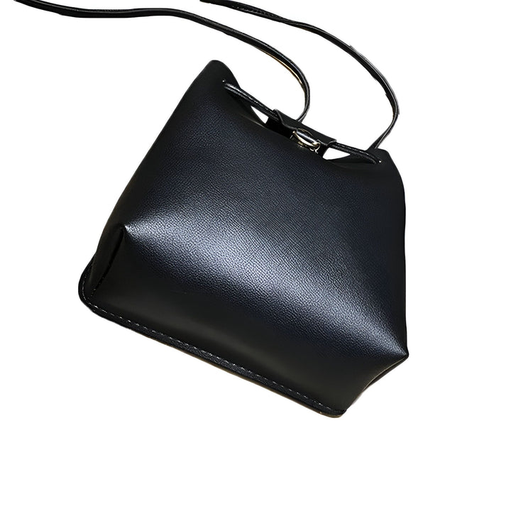 Sac noir en cuir avec cordon de serrage et fine bandoulière, 46262994305248,46262994338016,46262994370784,46262994403552,46262994436320,46262994469088
