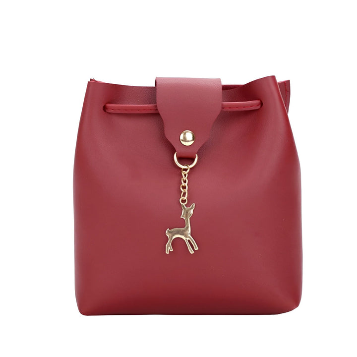 Sac seau rouge avec cordon et charme cerf doré, 46262994305248,46262994338016,46262994370784,46262994403552,46262994436320,46262994469088
