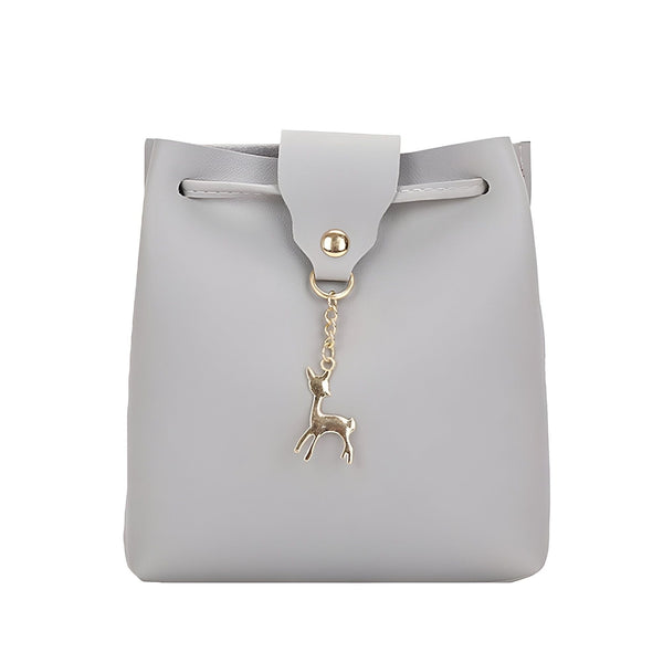 Sac seau gris en similicuir avec cordon de serrage et breloque cerf doré., 46262994305248,46262994338016,46262994370784,46262994403552,46262994436320,46262994469088