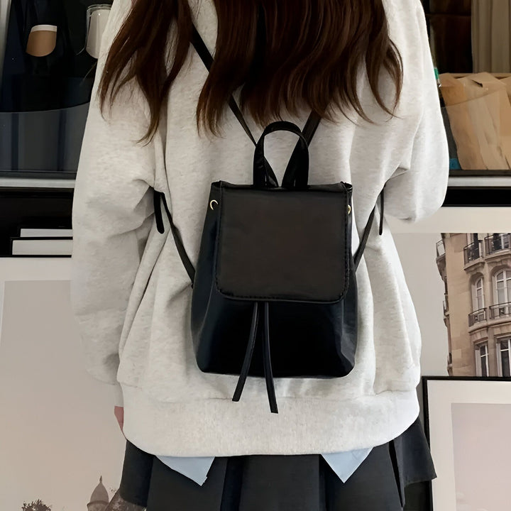 Mini sac à dos noir porté sur le dos., 46194001805536,46194001838304