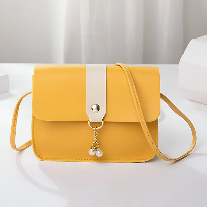 Sac bandoulière jaune avec sangle crème et breloques perles., 46262754246880,46262754279648,46262754312416,46262754345184,46262754377952