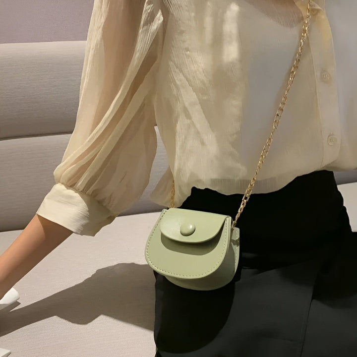 Sac bandoulière vert clair avec chaîne dorée., 46193969856736,46193969889504,46193969922272,46193969955040,46193969987808,46193970020576