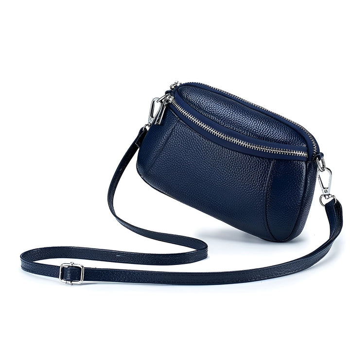Petit sac bandoulière en cuir grainé bleu marine avec deux zips argentés., 46266442121440,46266442154208,46266442186976,46266442219744,46266442252512
