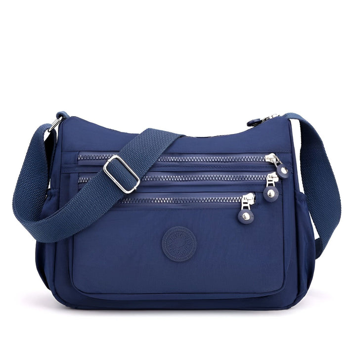 Sac à bandoulière bleu marine en nylon avec multiples poches zippées, 46262993518816,46262993551584,46262993584352,46262993617120,46262993649888,46262993682656,46262993715424,46262993748192,46262993780960,46262993813728,46262993846496,46262993879264,46262993912032,46262993944800,46262993977568,46262994010336,46262994043104,46262994075872,46262994108640,46262994141408,46262994174176,46262994206944,46262994239712,46262994272480