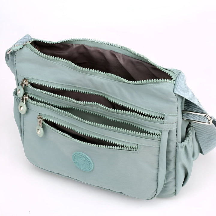 Sac bandoulière en nylon sarcelle clair avec plusieurs poches zippées., 46262993518816,46262993551584,46262993584352,46262993617120,46262993649888,46262993682656,46262993715424,46262993748192,46262993780960,46262993813728,46262993846496,46262993879264,46262993912032,46262993944800,46262993977568,46262994010336,46262994043104,46262994075872,46262994108640,46262994141408,46262994174176,46262994206944,46262994239712,46262994272480