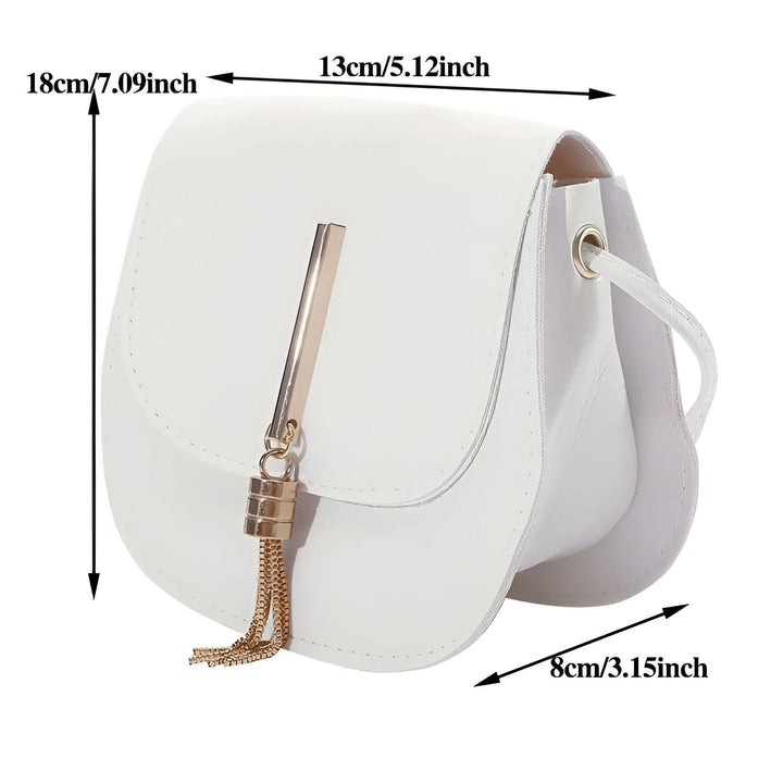 Sac bandoulière blanc pour femme avec rabat et pompon décoratif doré., 46262994567392,46262994600160,46262994632928,46262994665696,46262994698464,46262994731232