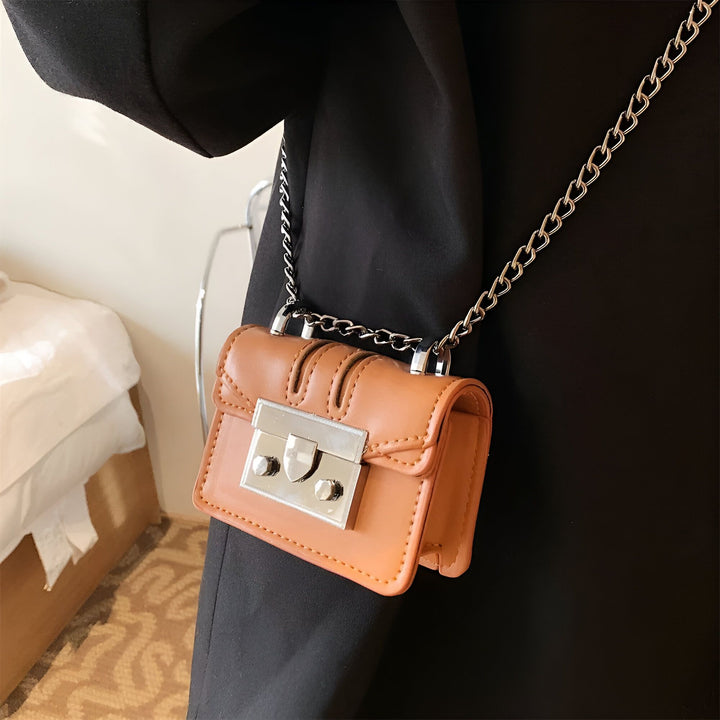 Petit sac marron en cuir à chaîne et fermoir argentés, 46193972642016,46193972674784,46193972707552,46193972740320,46193972773088,46193972805856