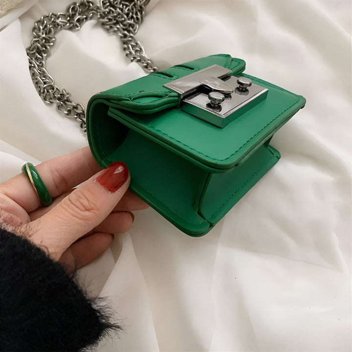 Petit sac à main vert vif avec chaîne et fermoir en métal argenté., 46193972642016,46193972674784,46193972707552,46193972740320,46193972773088,46193972805856