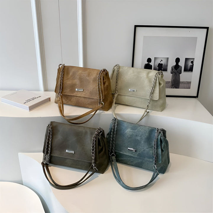 Quatre sacs à main rectangulaires avec lanières chaîne en marron, beige, gris et bleu., 46193885544672,46193885577440,46193885610208,46193885642976
