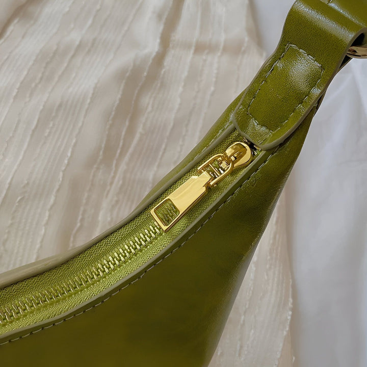 Fermeture éclair dorée sur un sac en cuir vert, 46193942495456,46193942528224,46193942560992