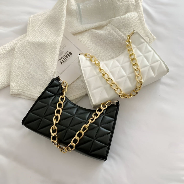 Deux sacs matelassés noir et blanc avec anses chaînes dorées., 46193937350880,46193937383648,46193937416416