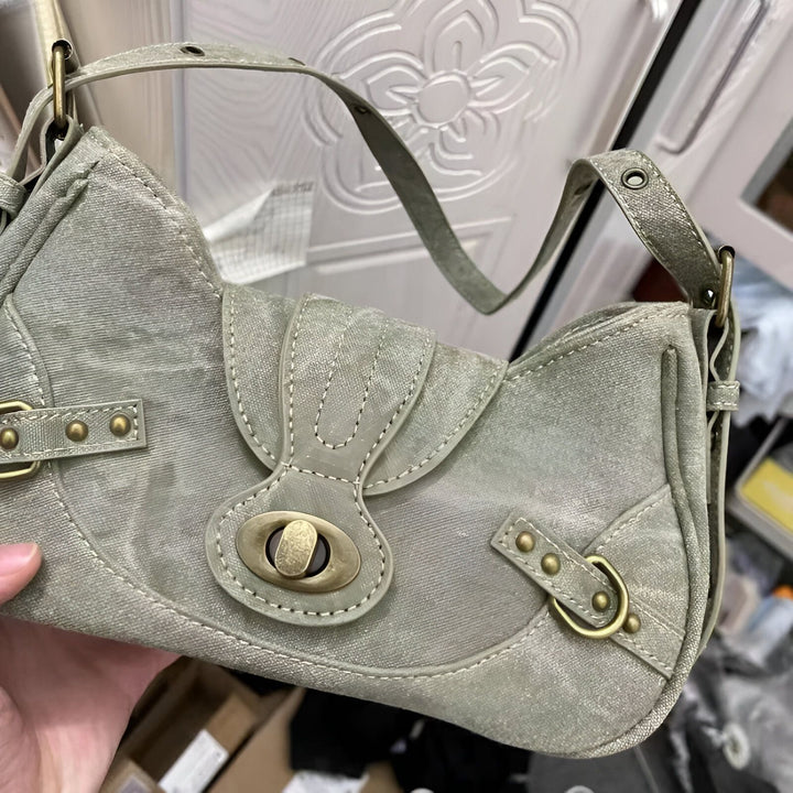 Petit sac bandoulière vert pâle avec rabat et fermoir doré., 46193944166624