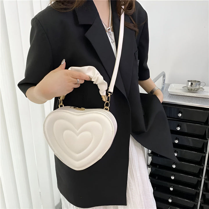 Sac à main blanc en forme de cœur avec effet matelassé et anse froncée., 46193876402400,46193876435168,46193876467936,46193876500704