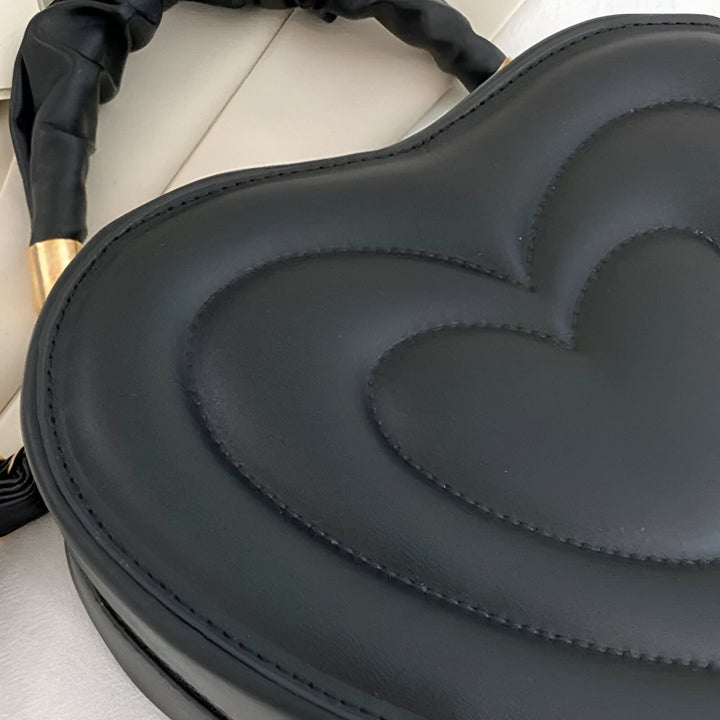 Sac en cuir noir forme cœur surpiqué et anse tressée., 46193876402400,46193876435168,46193876467936,46193876500704