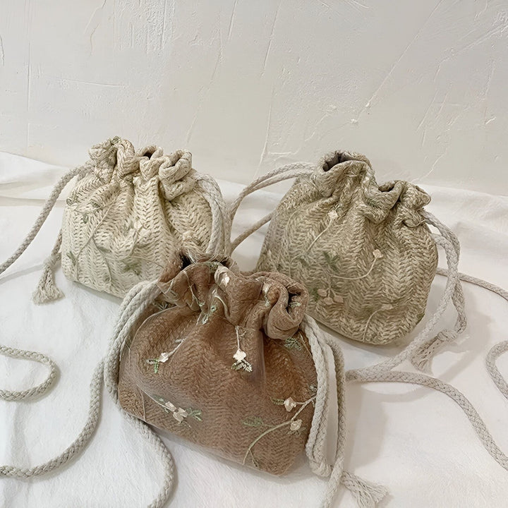 Trois petits sacs à cordon brodés, tons naturels., 46193944494304,46193944527072,46193944559840