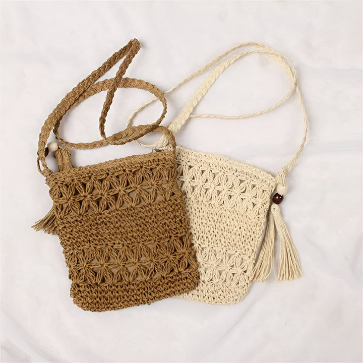 Deux petits sacs bandoulière tissés, un marron et un beige, avec motifs et pompons., 46193924407520,46193924473056