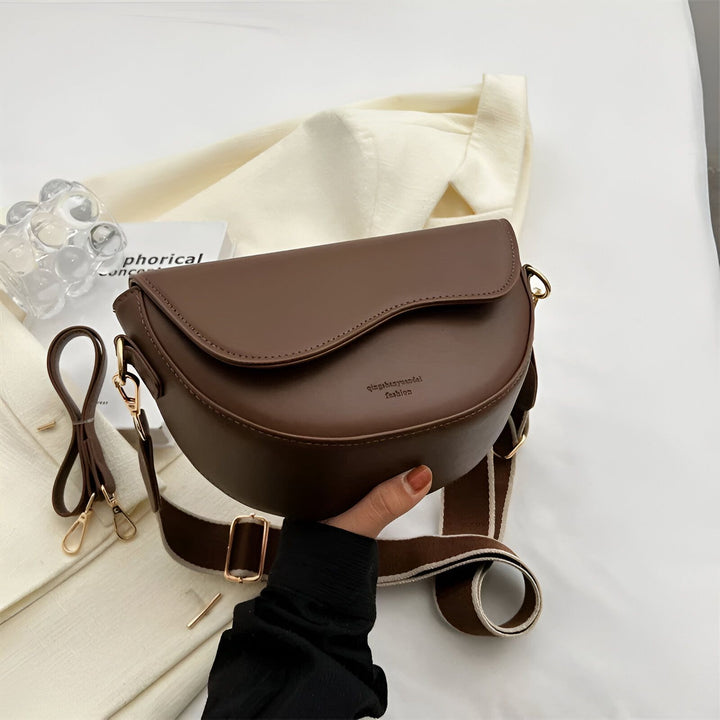 Sac bandoulière marron forme croissant, sangle bicolore et détails dorés, 46194067079392,46194067112160,46194067144928