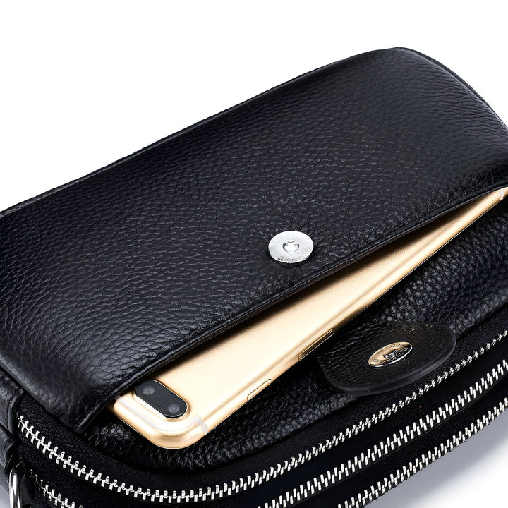 Smartphone doré dans une pochette en cuir noir, 46194062459104,46194062491872,46194062524640,46194062557408,46194062590176
