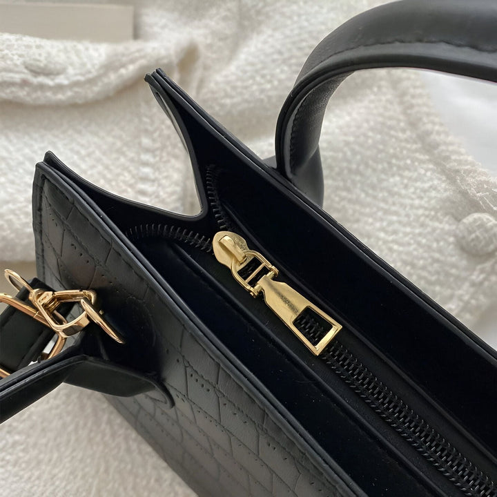 Sac noir motif croco avec zip doré et attache bandoulière., 46194066030816,46194066063584