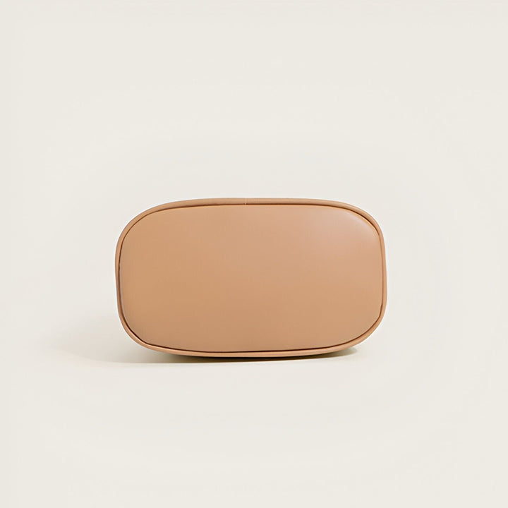 Dessous de sac en cuir couleur camel., 46194030674144