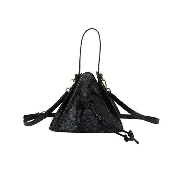Sac à main noir en cuir forme triangulaire avec bandoulière et cordon de serrage., 46194018320608,46194018353376,46194018386144,46194018418912,46194018451680,46194018484448
