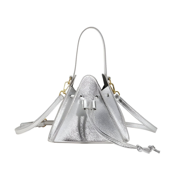 Sac argenté forme triangle avec poignée et bandoulière, fermeture par cordon., 46194018320608,46194018353376,46194018386144,46194018418912,46194018451680,46194018484448