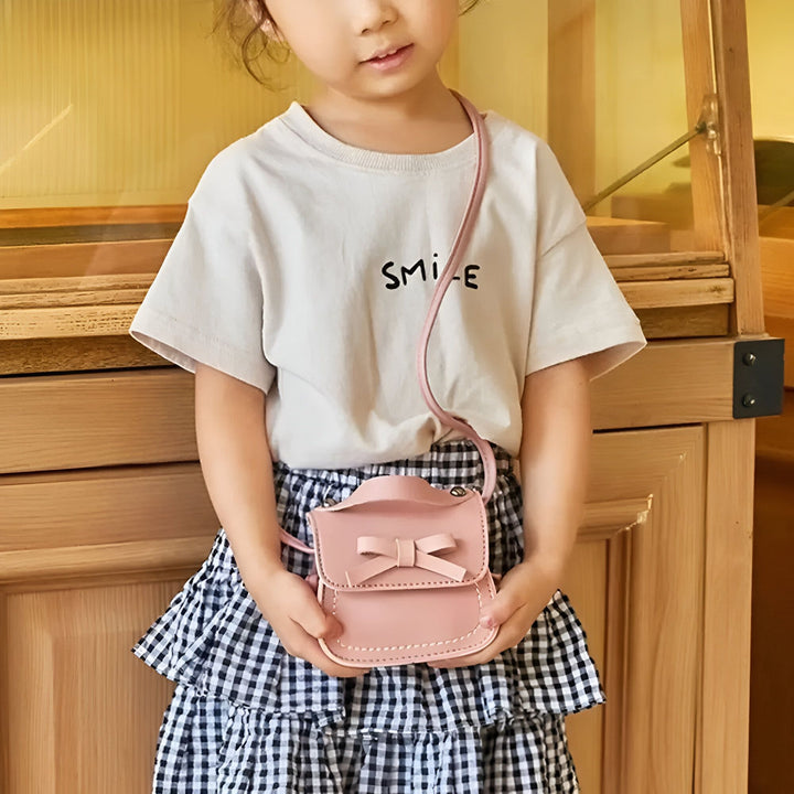 Sac à main rose pour enfant avec nœud porté par petite fille., 46193988698336,46193988731104,46193988796640,46193988829408,46193988862176,46193988894944,46193988927712