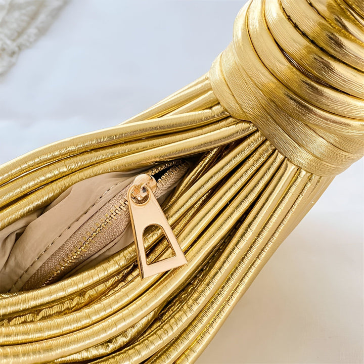 Sac à main doré torsadé avec détail de la fermeture éclair., 46194034737376
