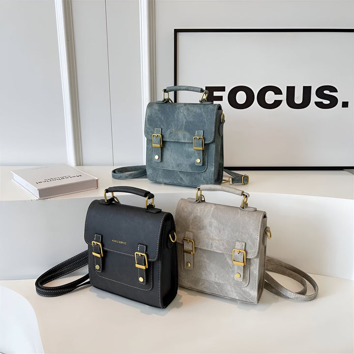 Trois sacs à main style cartable gris, noir et bleu sur étagère., 46193901863136,46193901895904,46193901928672