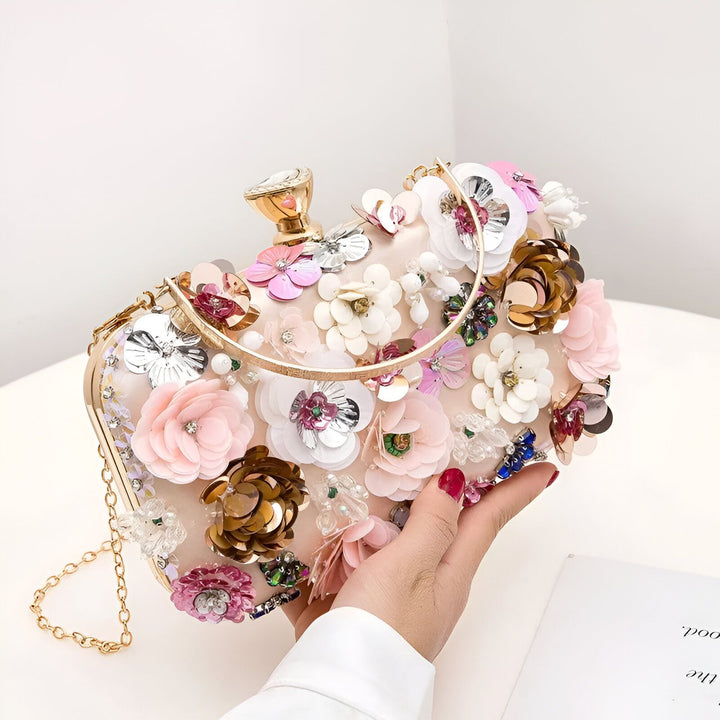 Pochette beige ornée de fleurs en tissu, sequins et perles, avec chaîne dorée., 46193927356640,46193927389408,46193927422176