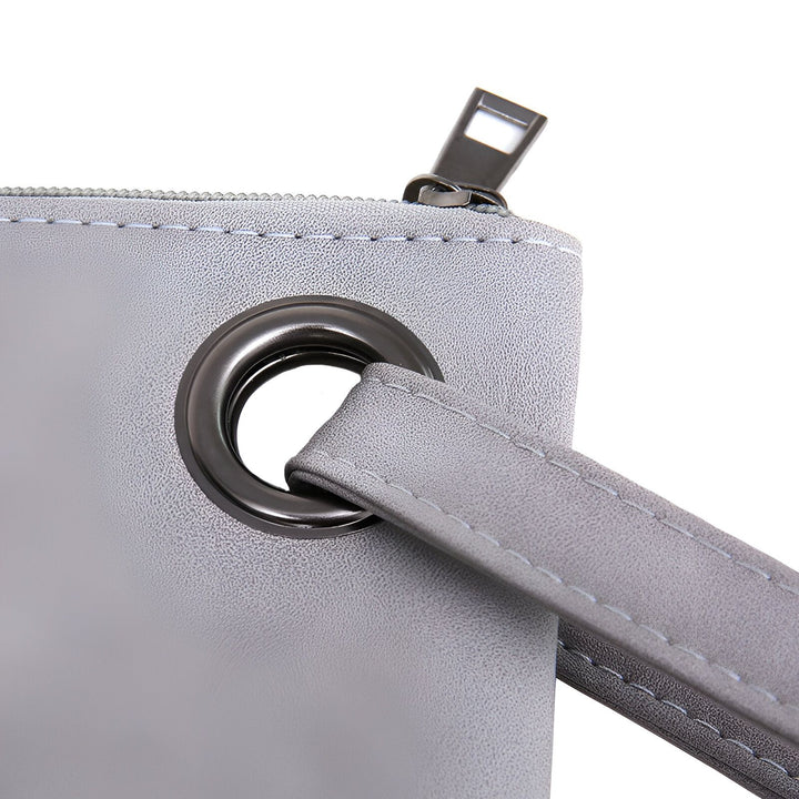 Détail d'un sac gris avec œillet, sangle et fermeture éclair, 46194019270880,46194019303648,46194019336416,46194019369184,46194019401952