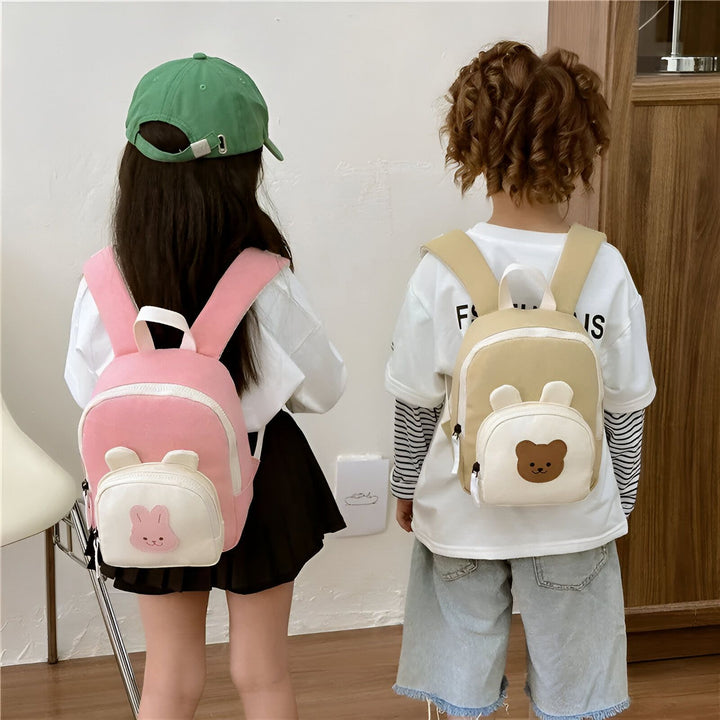 Deux enfants portent des sacs à dos enfant rose lapin et beige ours, 46193975787744,46193975820512,46193975853280,46193975886048