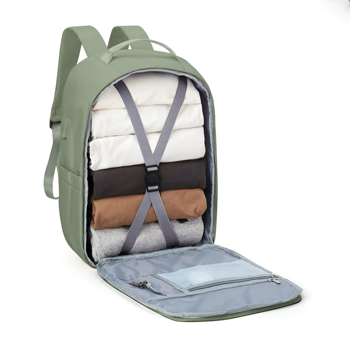 Sac à dos vert ouvert avec vêtements pliés à l'intérieur, maintenus par des sangles., 46193916575968,46193916608736,46193916641504,46193916674272,46193916707040