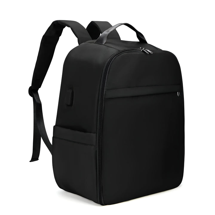 Sac à dos noir, vue de côté, avec bretelles, poignée, poche frontale et port latéral., 46193916575968,46193916608736,46193916641504,46193916674272,46193916707040