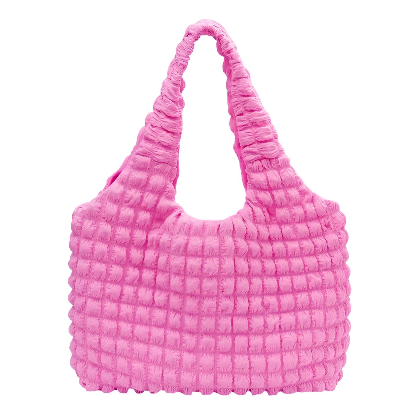 Un sac à main rose à texture bouclée.