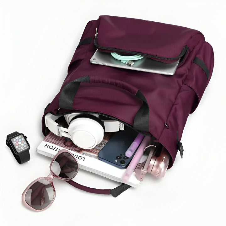 Sac à dos bordeaux ouvert contenant tablette, téléphone, écouteurs, montre, chargeur, lunettes et magazine., 46193876205792,46193876238560,46193876271328