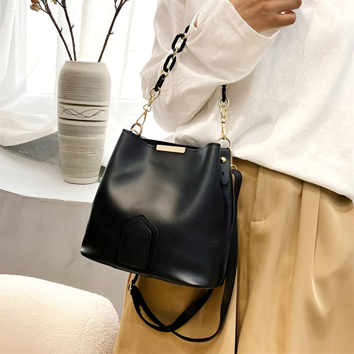 Sac seau noir avec bandoulière chaîne et sangle épaule., 46193874272480,46193874305248,46193874338016,46193874370784,46193874403552,46193874436320