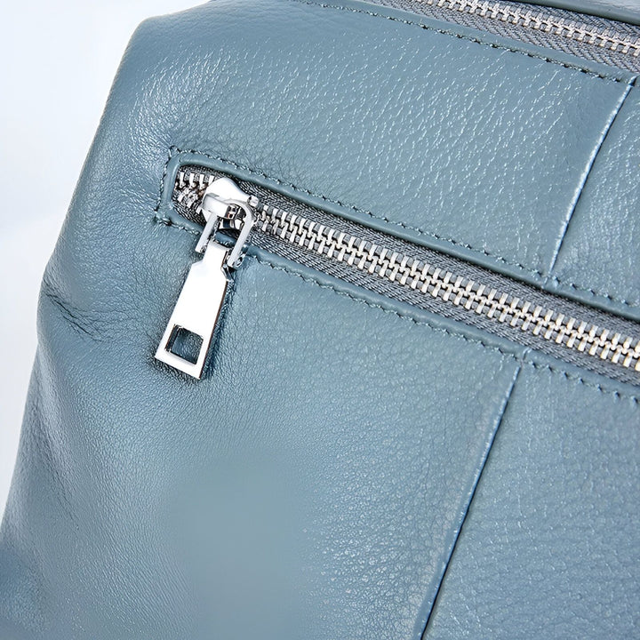 Fermeture éclair argentée sur cuir texturé bleu gris, 46193847599328,46193847632096,46193847664864,46193847697632,46193847730400
