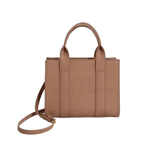 Sac tote bag beige avec inscription "THE TOTE BAG" en relief et bandoulière., 46193877811424,46193877844192,46193877876960,46193877909728,46193877942496,46193877975264,46193878008032,46193878040800